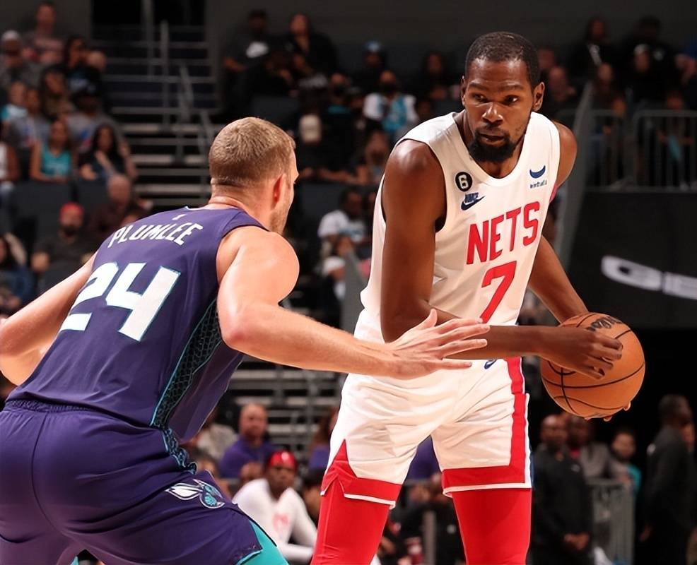 国王逆转黄蜂，汉密尔顿统治全场