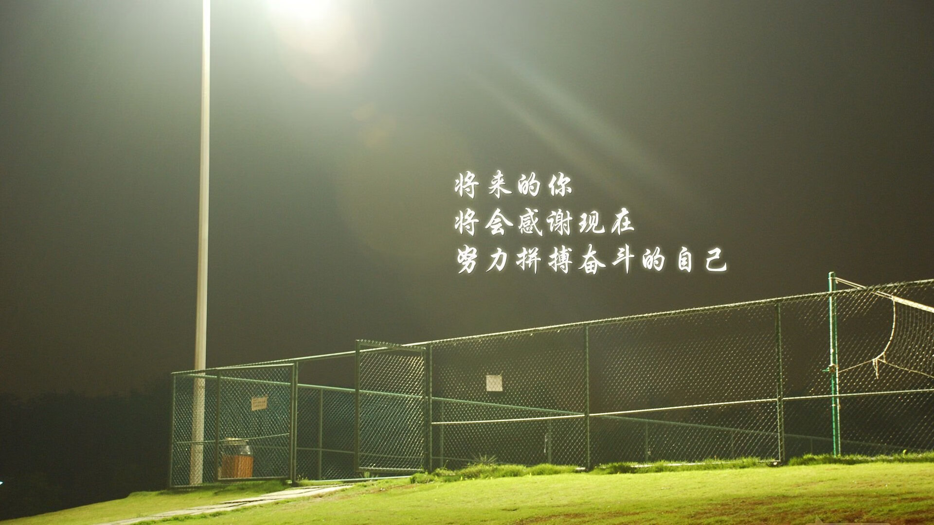 浓眉关键制胜,独行侠连续得分压制太阳,一场战术与意志的较量