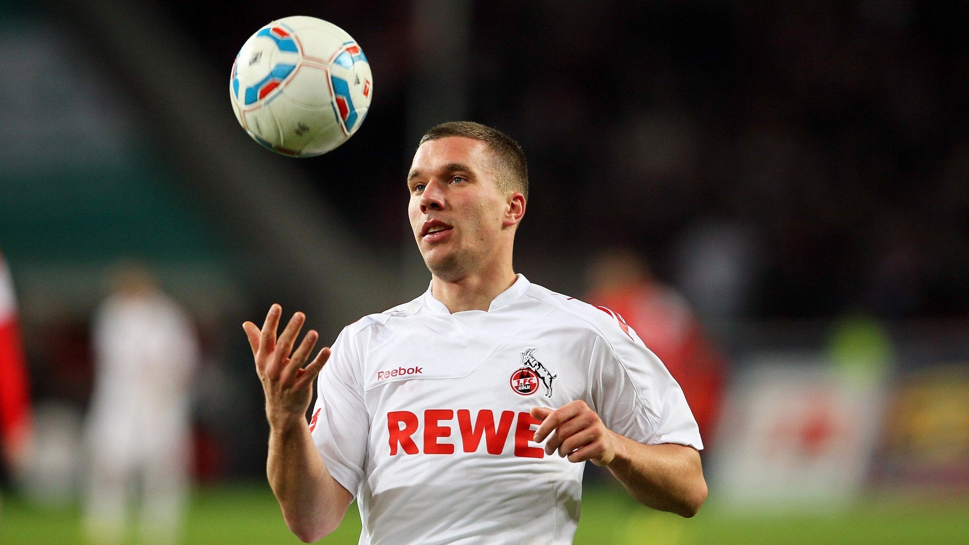 阿尔瓦雷斯统治全场，德国战车完胜瑞典的战术解析与历史回响