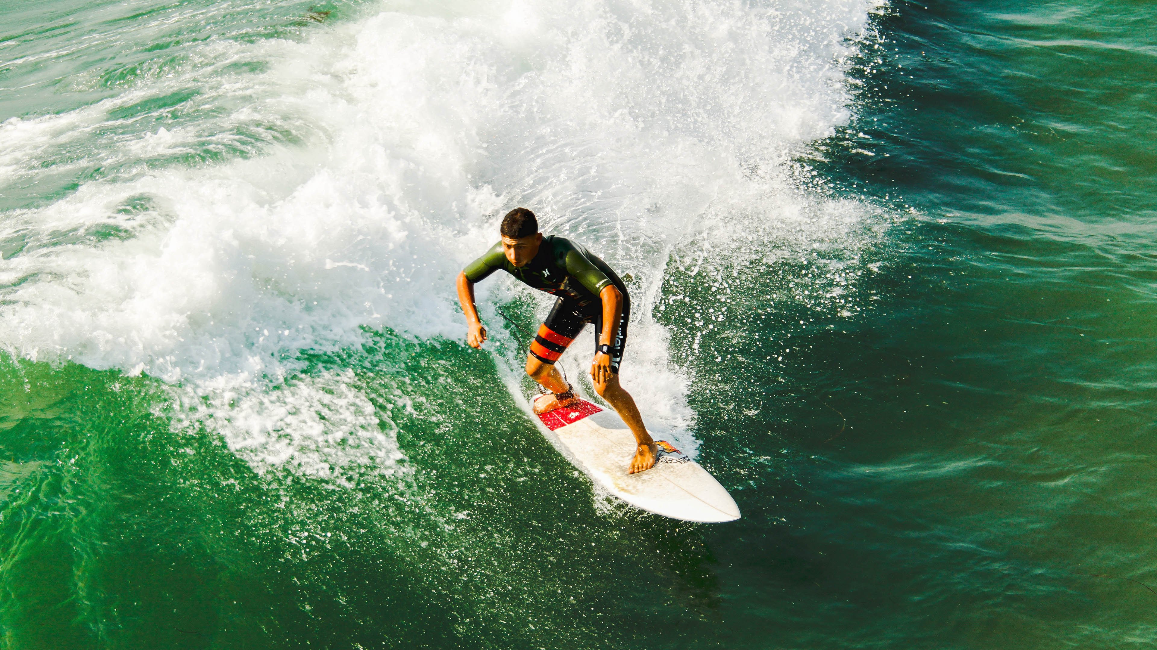 铁血多特强压里昂，若日尼奥一锤定音成关键先生