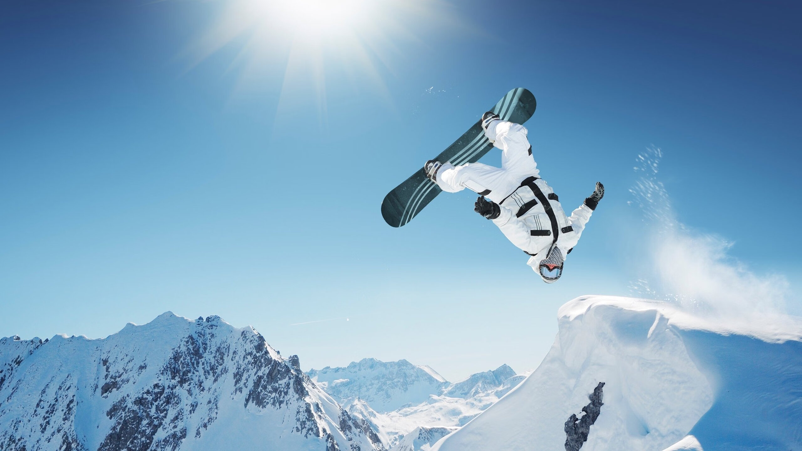 赛道与球场，当F1争冠之夜遇见浓眉的统治力